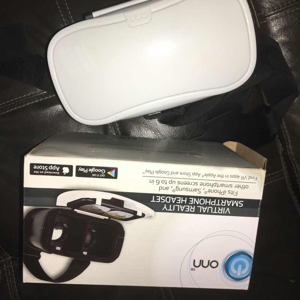 Virtual reality head set - Picture 2 of 3